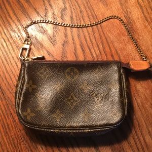 2 Louis Vuitton Mini Pochettes : Mono & Daimler